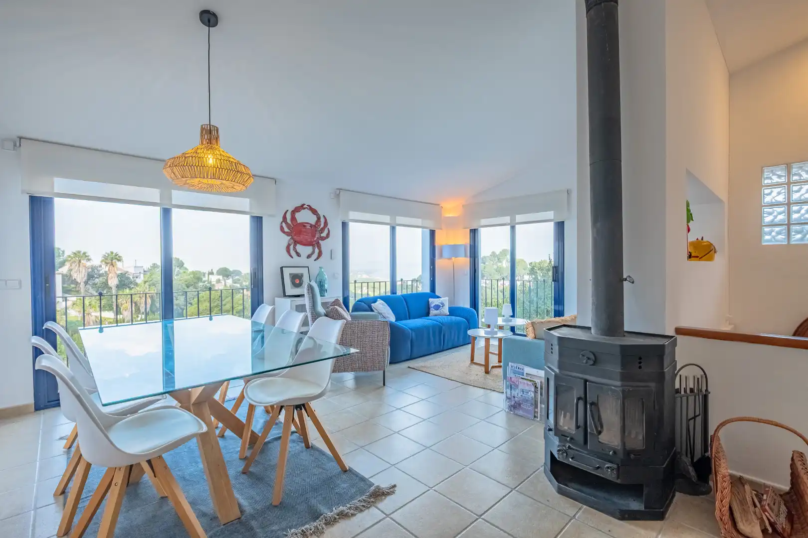 Wohnzimmer von Einfamilien-Reihenhaus zum Verkauf in Begur mit Klimaanlage, Heizung und Terrasse