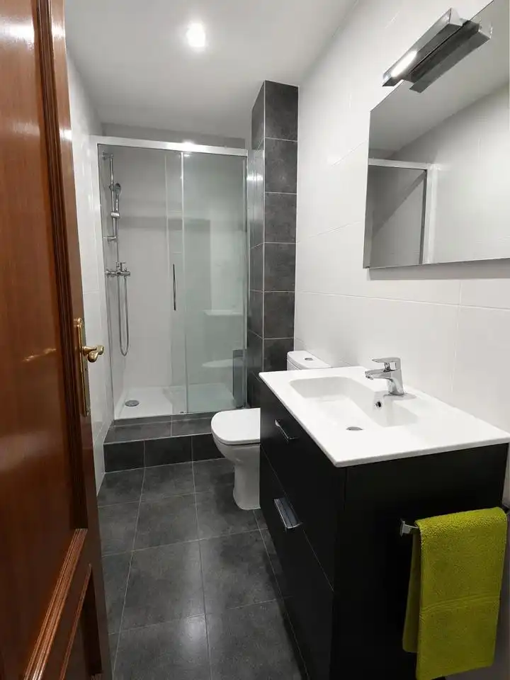 Bany de Pis en venda en Zaragoza amb Calefacció, Terrassa i Balcó