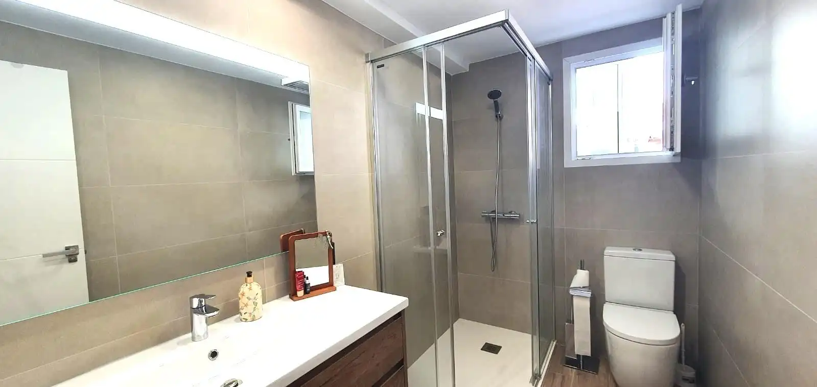 Baño de Piso en venta en Guardamar del Segura con Terraza, Balcón y Alarma