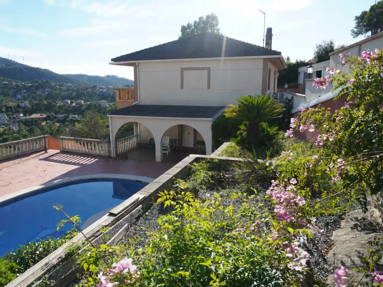 Vista exterior de Casa o chalet en venta en Olesa de Bonesvalls, Barcelona