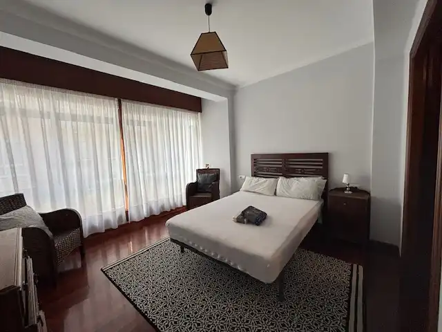 Dormitori de Apartament de lloguer en Ferrol amb Calefacció, Parquet i Moblat