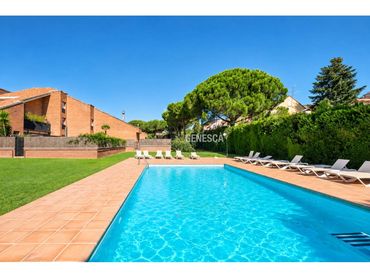 Casa con piscina en venta en Calle Fogaroses