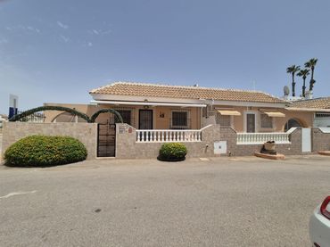 Chalet con piscina en venta en Los Narejos - Punta Calera
