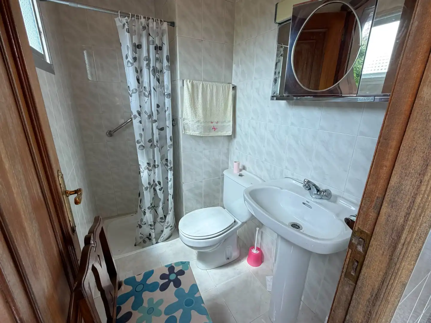Badezimmer von Einfamilien-Reihenhaus zum Verkauf in A Cañiza   mit Heizung, Privatgarten und Möbliert