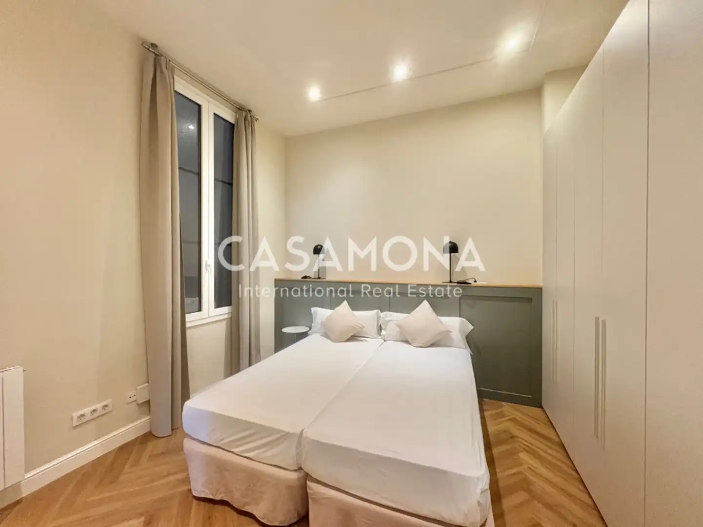 Dormitori de Apartament en venda en Barcelona amb Aire condicionat, Calefacció i Terrassa