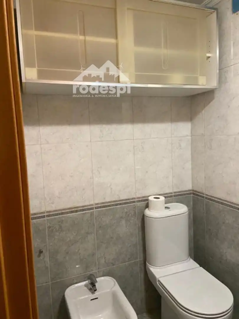 Baño de Ático en venta en Vigo  con Calefacción, Trastero y Amueblado