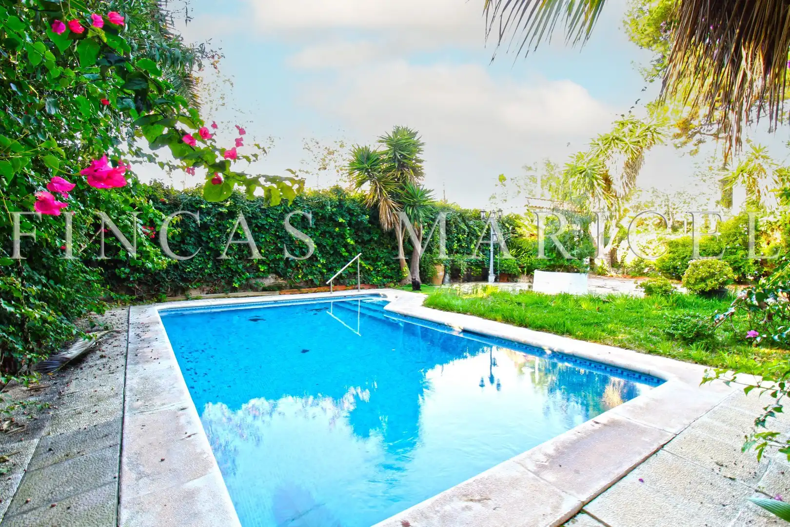 Piscina de Casa o xalet en venda en Sitges amb Aire condicionat, Calefacció i Jardí privat
