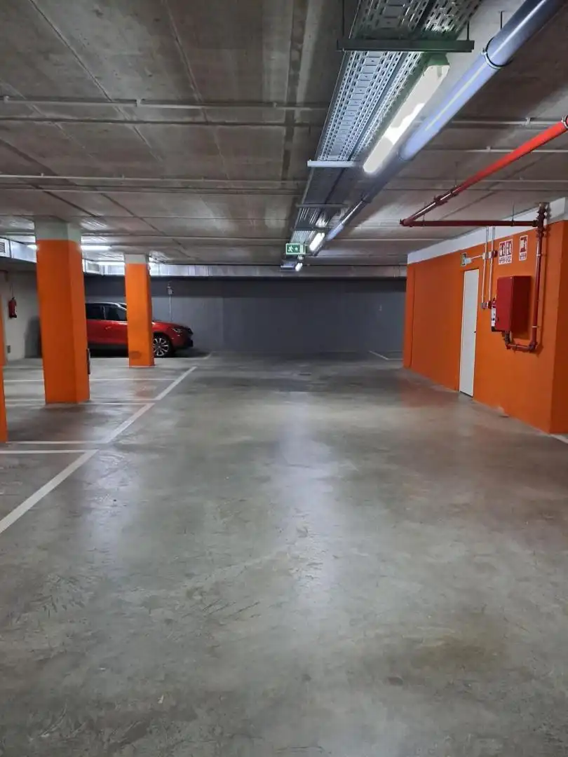 Aparcament de Garatge en venda en Cornellà de Llobregat