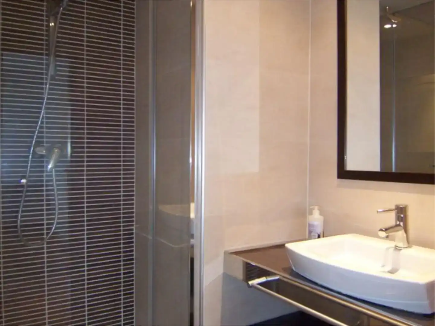 Badezimmer von Wohnung zur Miete in  Madrid Capital mit Klimaanlage und Schwimmbad