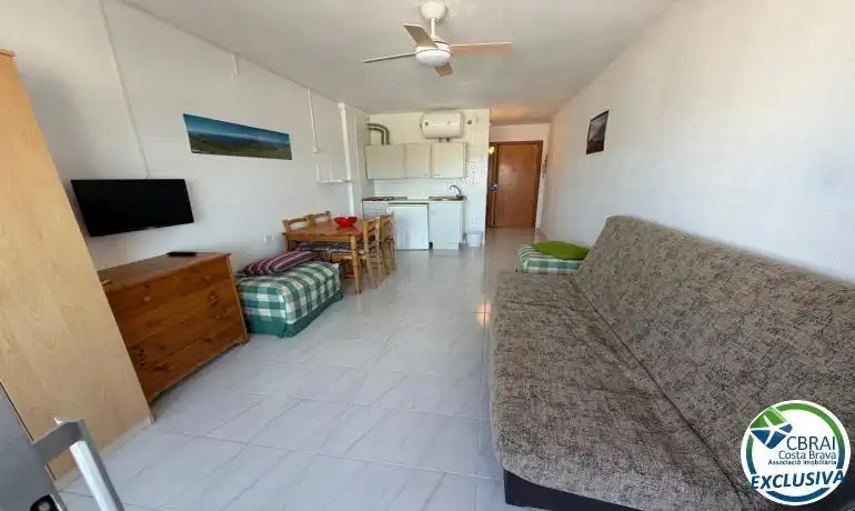 Living room of Flat for sale in Empuriabrava  with Terrace, Furnished and TV