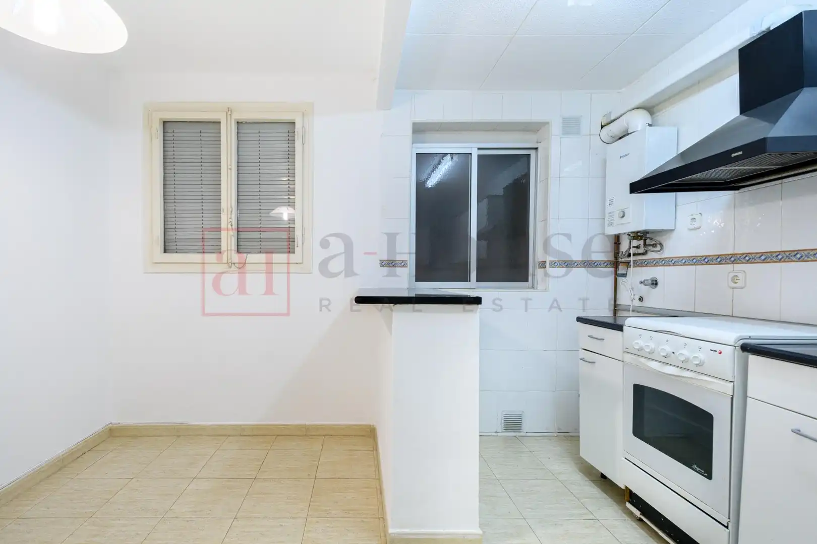 Cocina de Piso en venta en Barcelona con Trastero y Balcón