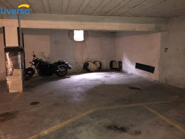 Garaje en Venta en Santa Catalina - Ferial