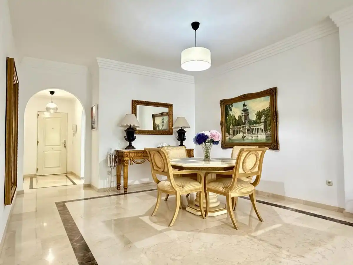 Piso con ascensor en venta en Nueva Andalucía, imagen 3