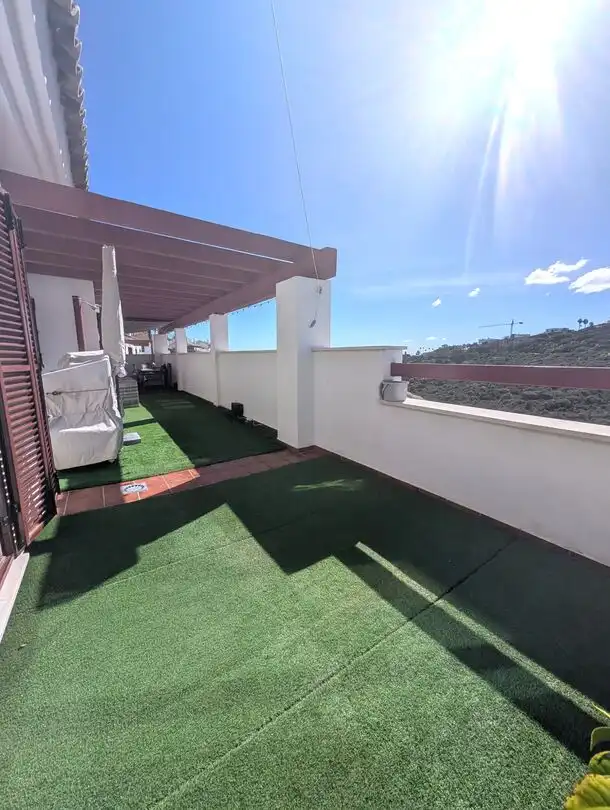 Terrasse von Dachboden zum Verkauf in La Alcaidesa mit Klimaanlage, Heizung und Terrasse