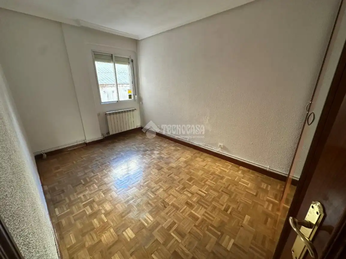 Bedroom of Flat for sale in Madrid  with Heating, Parquet flooring and Terrace