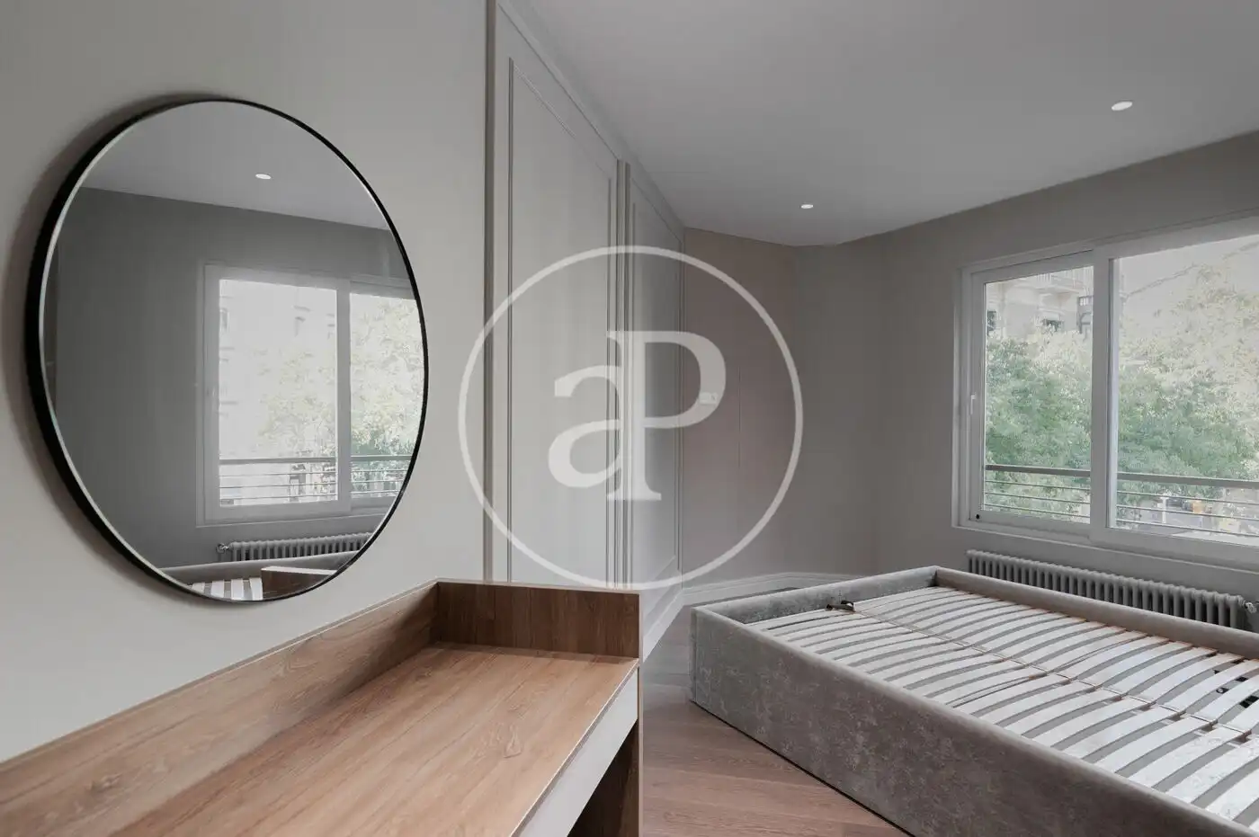 Schlafzimmer von Wohnung zum Verkauf in Barcelona mit Klimaanlage, Heizung und Balkon