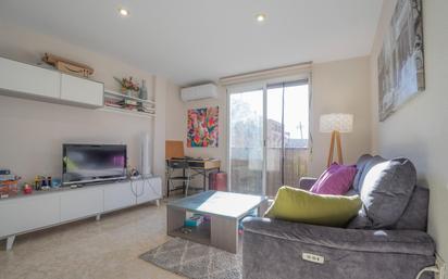 Living room of Apartment for sale in  Granada Capital  with Balcony