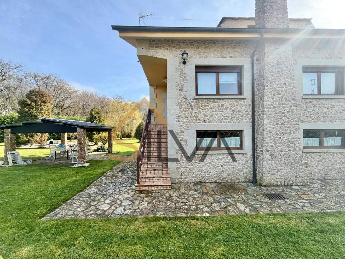 Vista exterior de Casa o xalet en venda en Lugo amb Calefacció, Jardí privat i Parquet