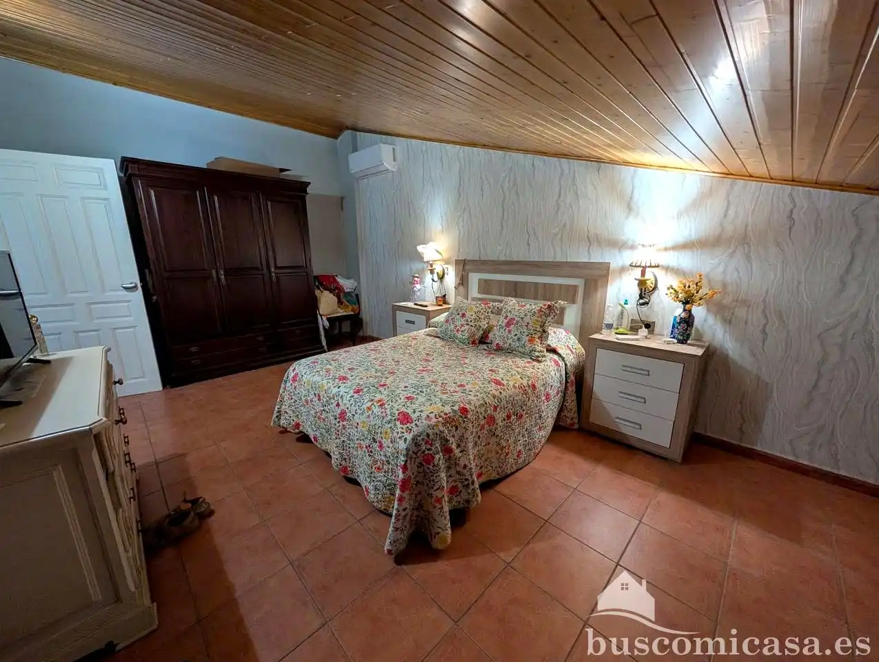 Dormitori de Finca rústica en venda en Linares amb Aire condicionat, Jardí privat i Traster