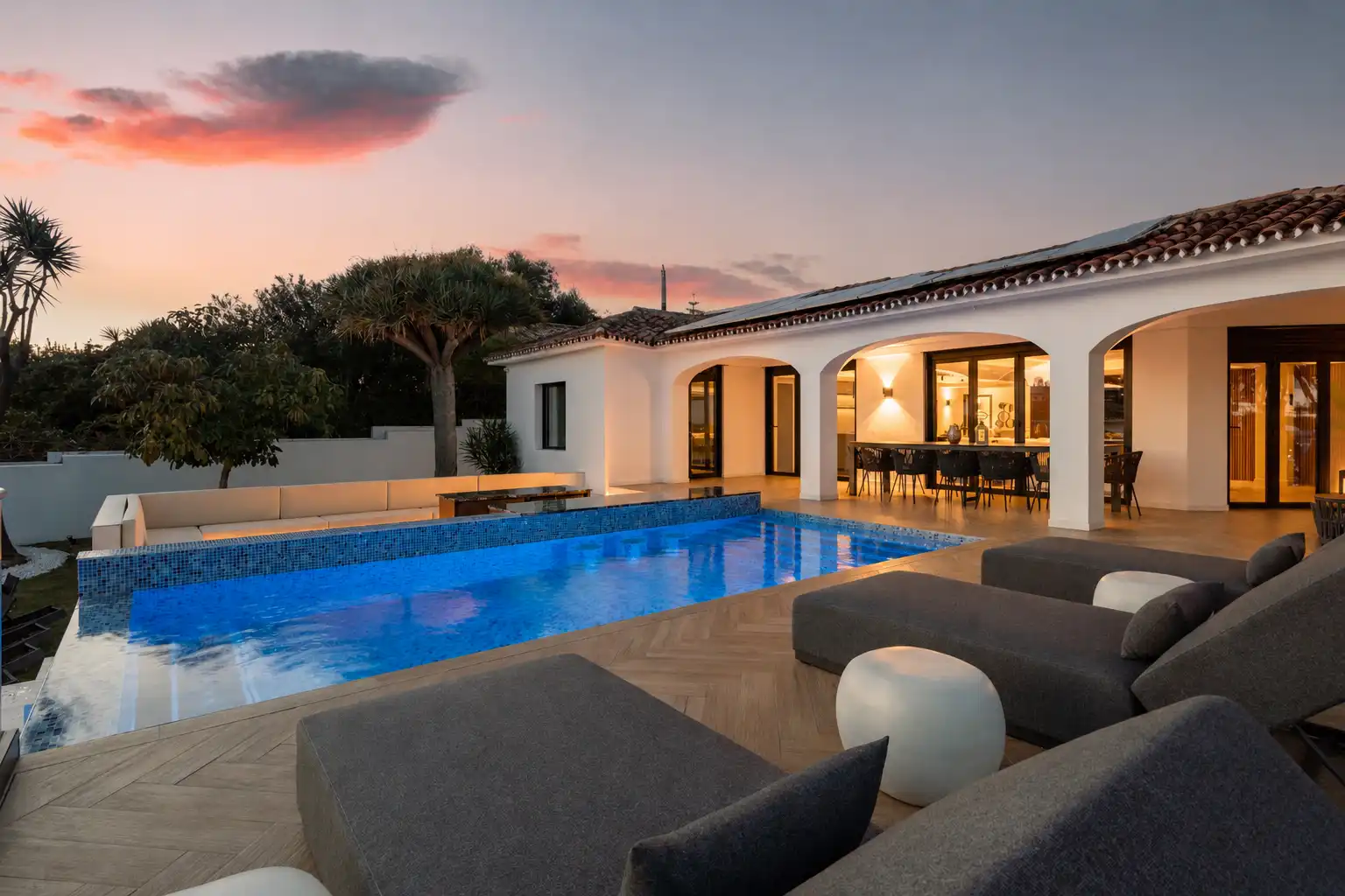 Terrassa de Casa o xalet en venda en Marbella amb Aire condicionat, Calefacció i Jardí privat