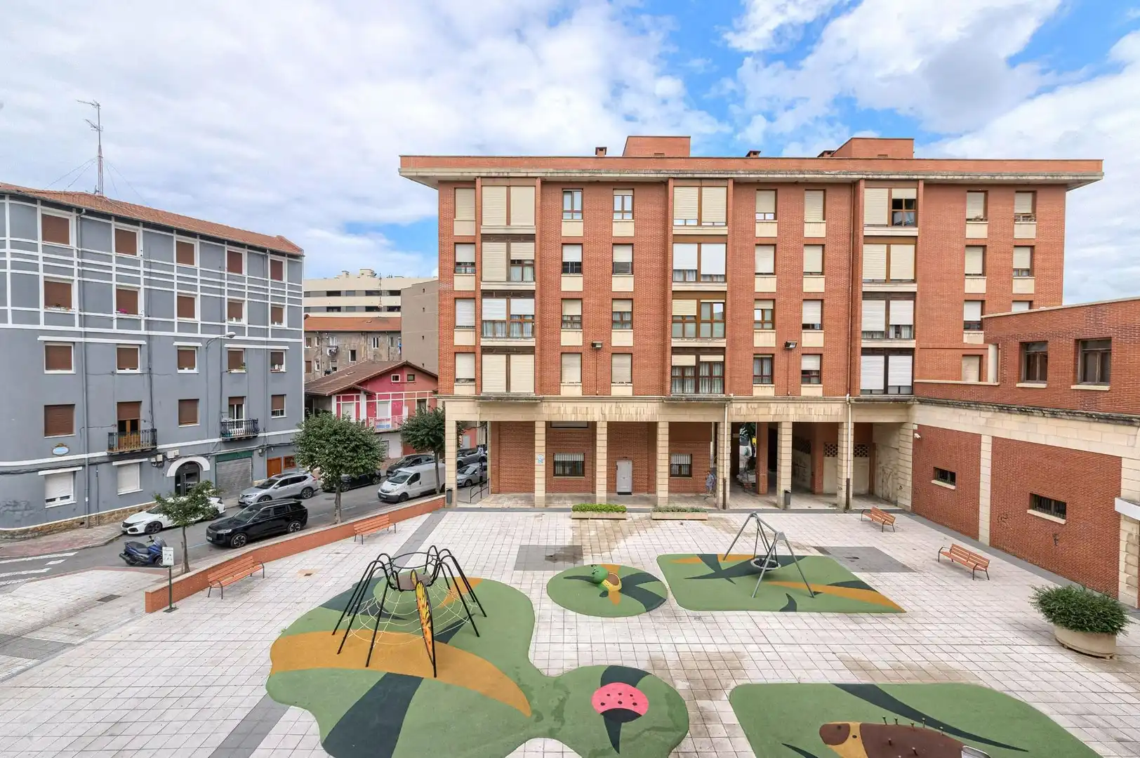 Vista exterior de Apartamento en venta en Barakaldo  con Calefacción, Trastero y Amueblado