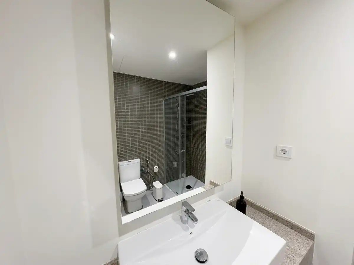 Bany de Apartament en venda en Madrid amb Aire condicionat i Moblat