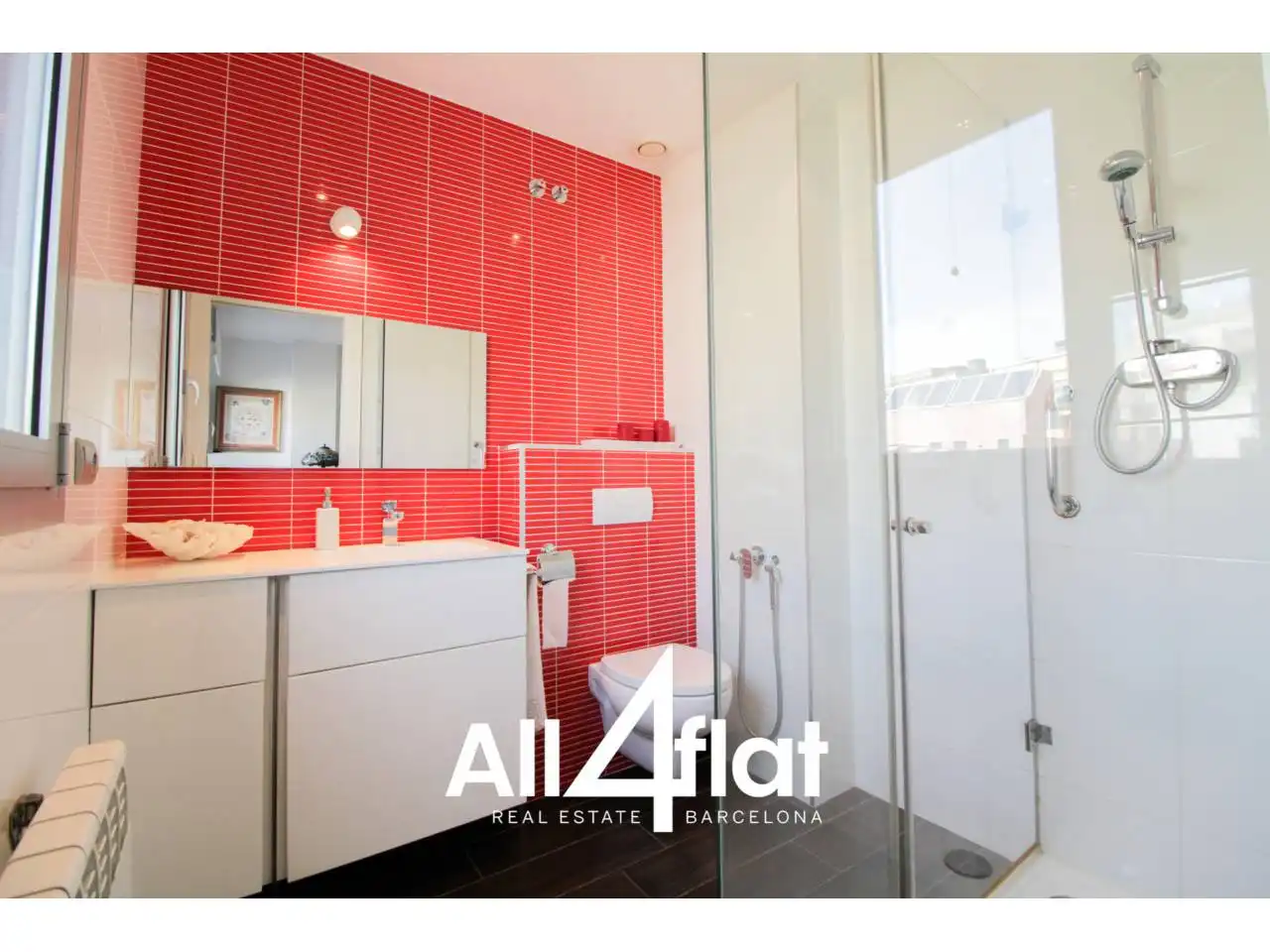 Baño de Casa o chalet de alquiler en L'Hospitalet de Llobregat con Aire acondicionado, Calefacción y Jardín privado