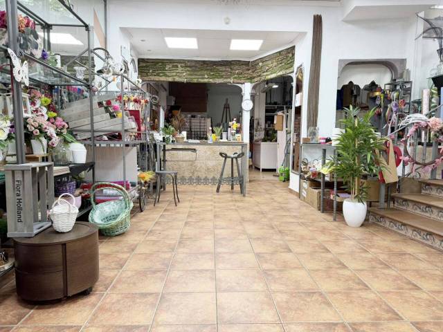 Local comercial en Alquiler en Rodrigo de Pertegás en La Creu del Grau