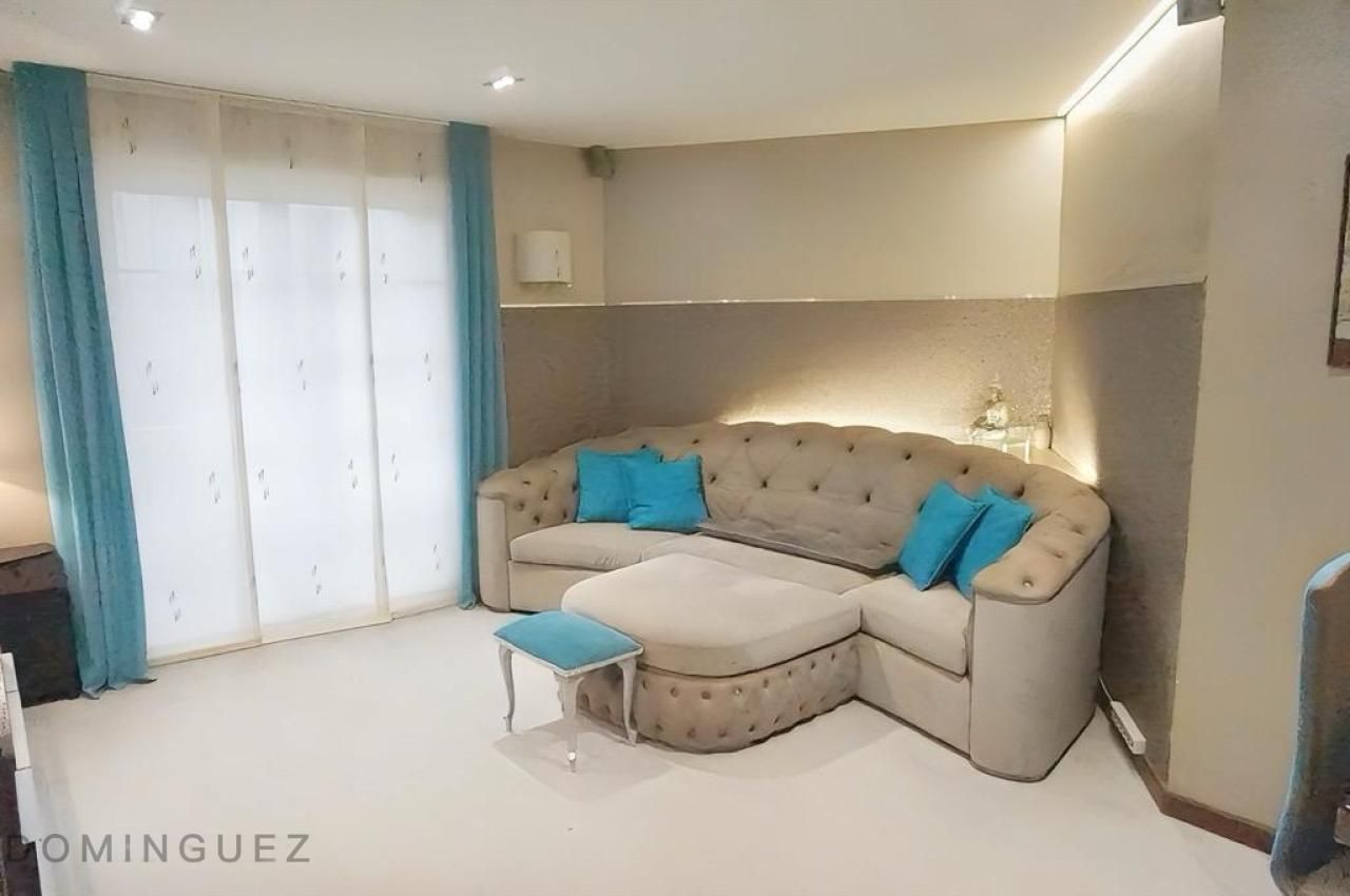 Living room of Apartment for sale in Pontevedra Capital   with Heating, Storage room and Furnished