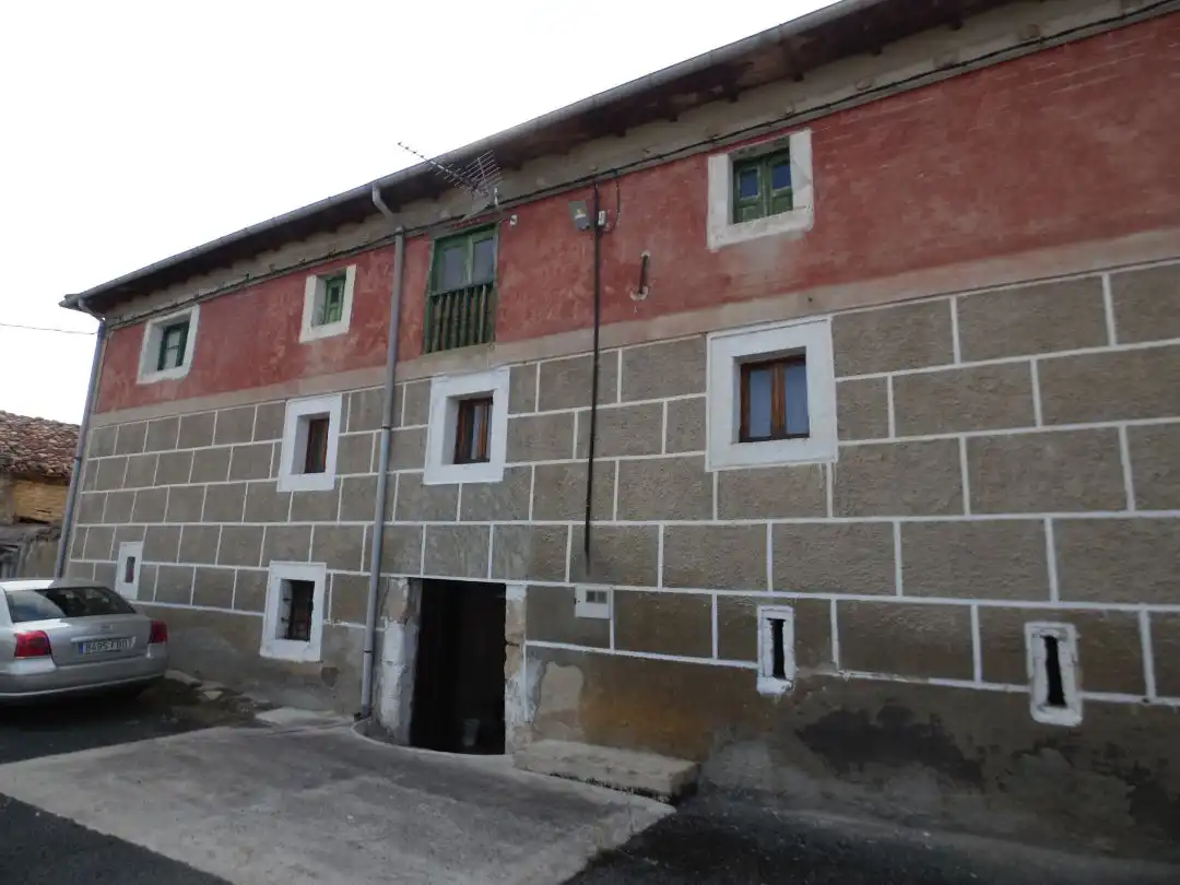 Chalet con jardín en venta en Medina de Pomar
