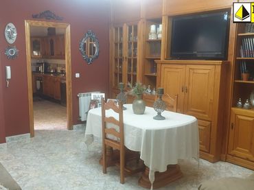 Adosado con balcón en venta en Parque de la Constitución 5a
