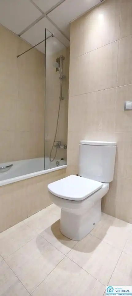 Bany de Pis de lloguer en Paterna amb Aire condicionat, Calefacció i Terrassa