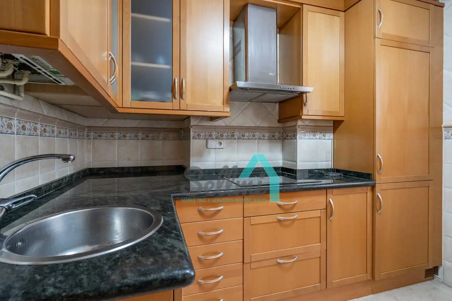 Cuina de Pis en venda en Oviedo  amb Calefacció, Parquet i Moblat