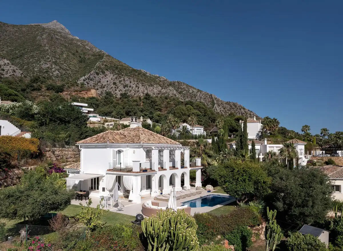 Exterior view of Commercial properties for sale in Istán, Málaga