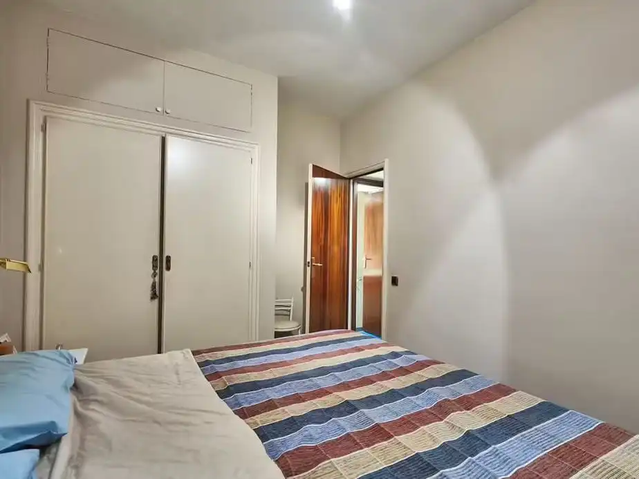 Schlafzimmer von Wohnung zur Miete in  Barcelona Capital mit Klimaanlage und Balkon