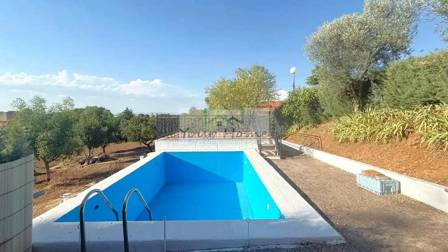 Schwimmbecken von Haus oder Chalet zum Verkauf in Valdeavero mit Klimaanlage, Heizung und Privatgarten
