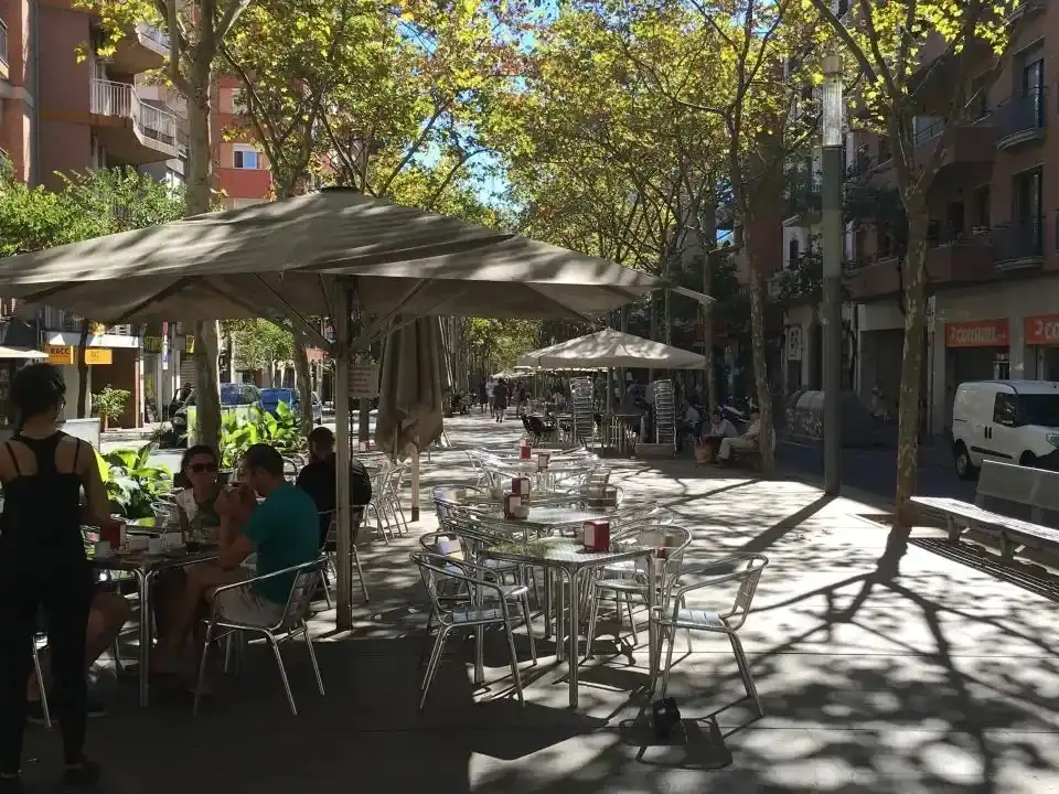 Vista exterior de Local en traspaso en Barcelona con Aire acondicionado, Calefacción y Terraza