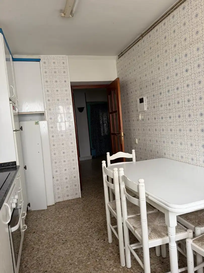 Wohnung zum Verkauf in Santiago de Compostela  mit Heizung, Parkett und Abstellraum