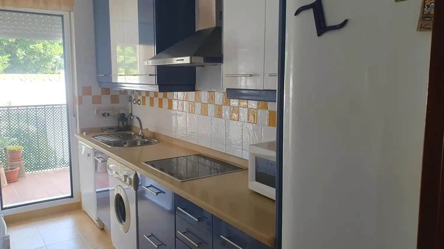 Küche von Wohnung zum Verkauf in Sanlúcar de Barrameda mit Klimaanlage, Terrasse und Abstellraum