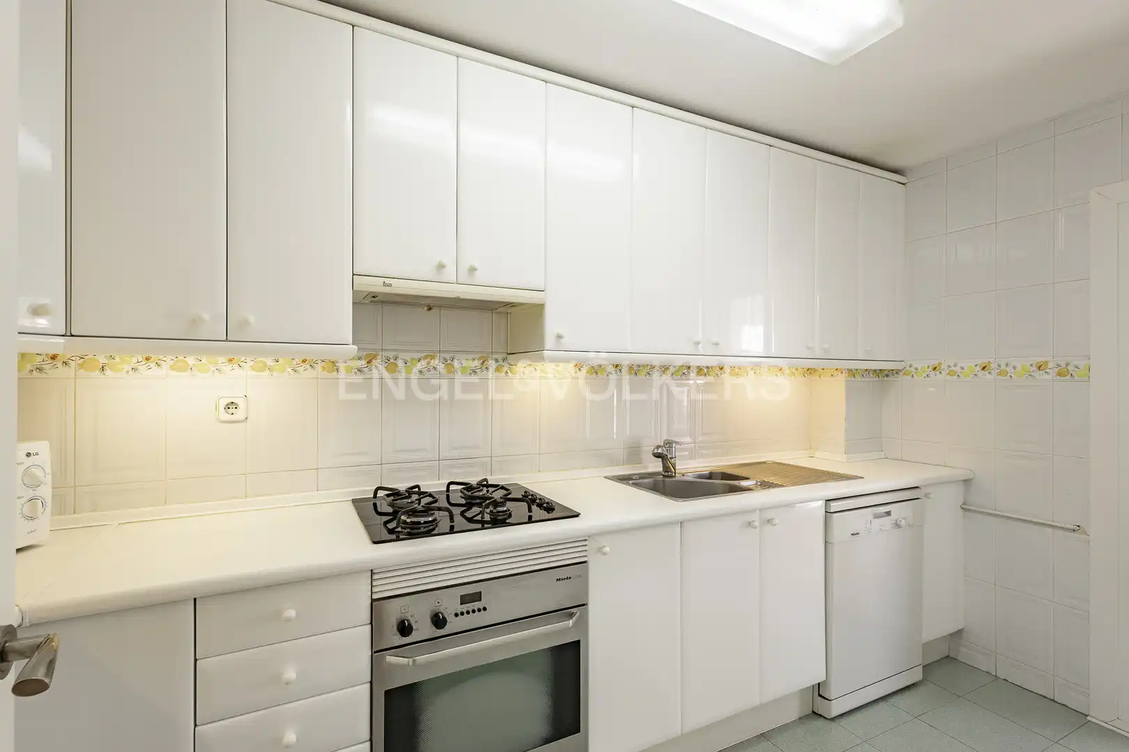 Cocina de Piso en venta en Sant Just Desvern con Calefacción, Jardín privado y Parquet