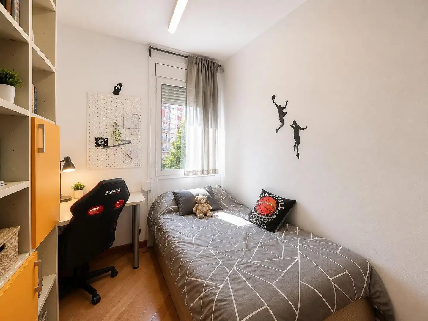 Dormitori de Apartament en venda en Barcelona amb Aire condicionat, Calefacció i Parquet