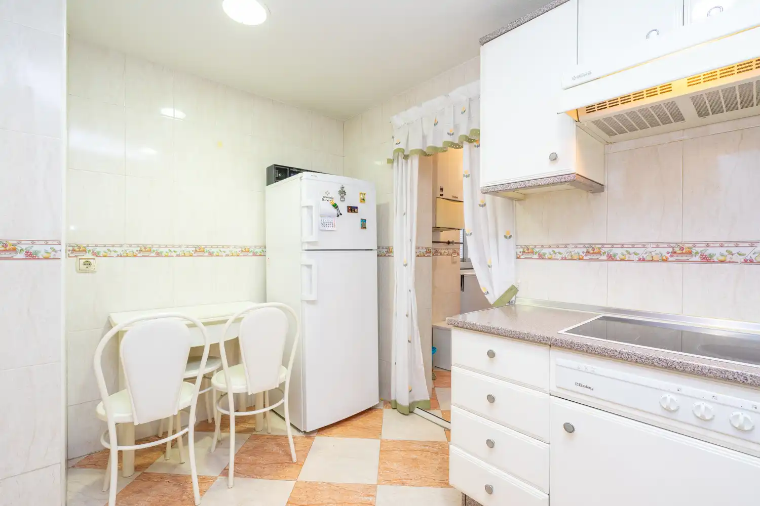 Cocina de Piso en venta en Móstoles con Calefacción, Terraza y Piscina comunitaria