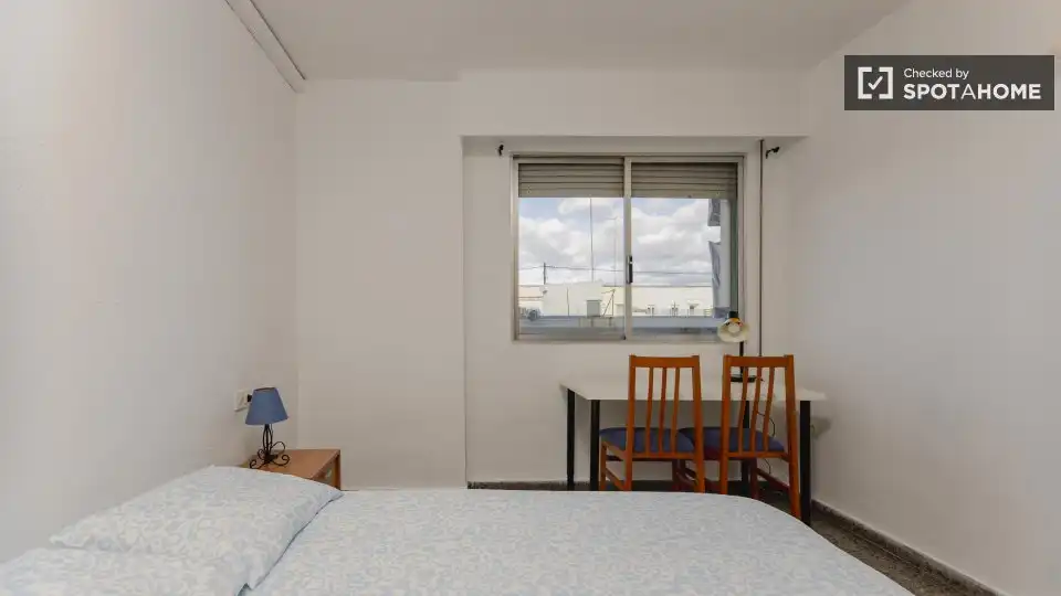 Habitación de Piso de alquiler en Valencia con Aire acondicionado, Calefacción y Amueblado