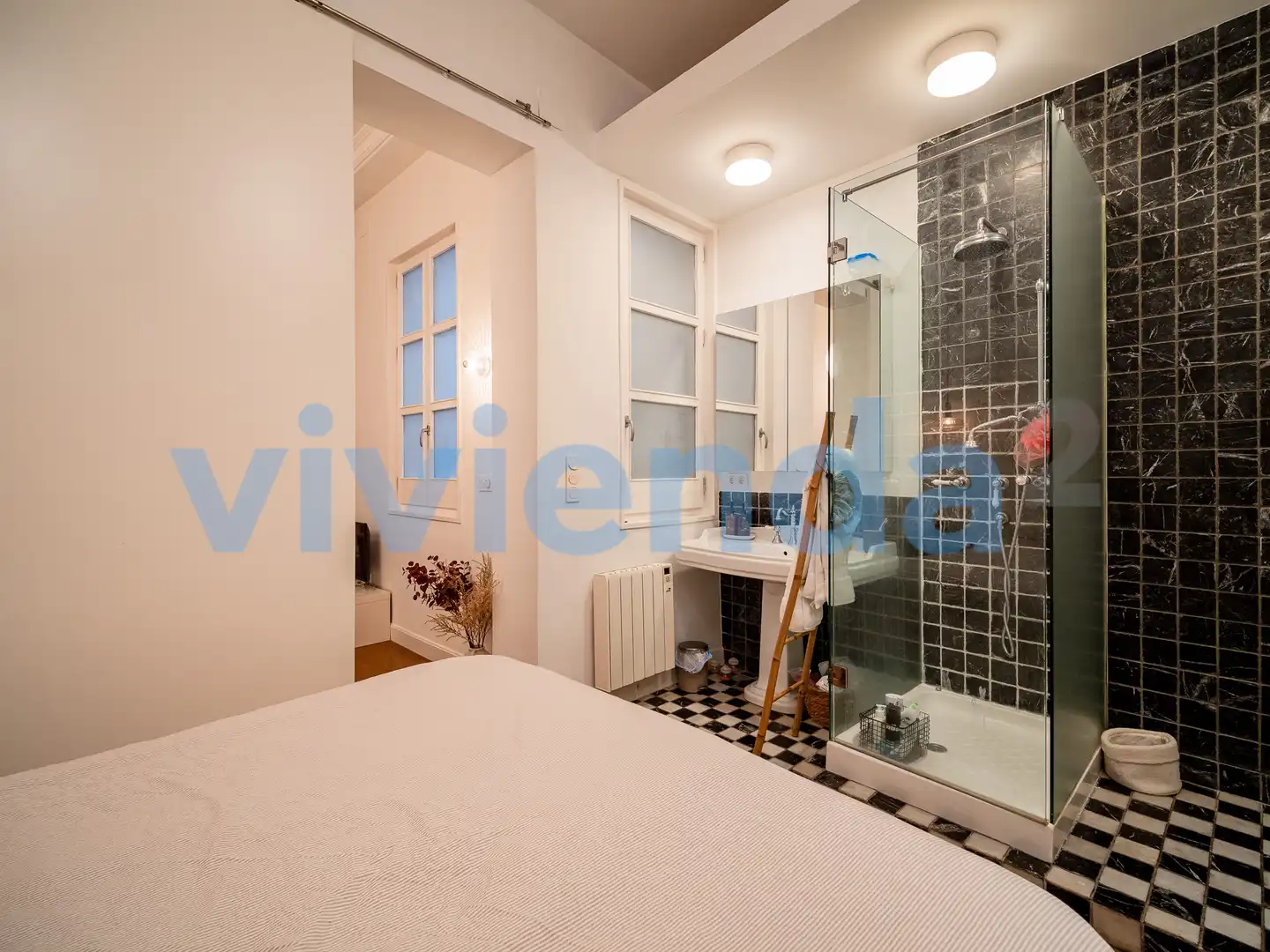 Bathroom of Flat for rent in Madrid  with Air Conditioner, Heating and Balcony