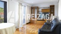 Sala d'estar de Pis en venda en Donostia - San Sebastián  amb Calefacció, Terrassa i Balcó