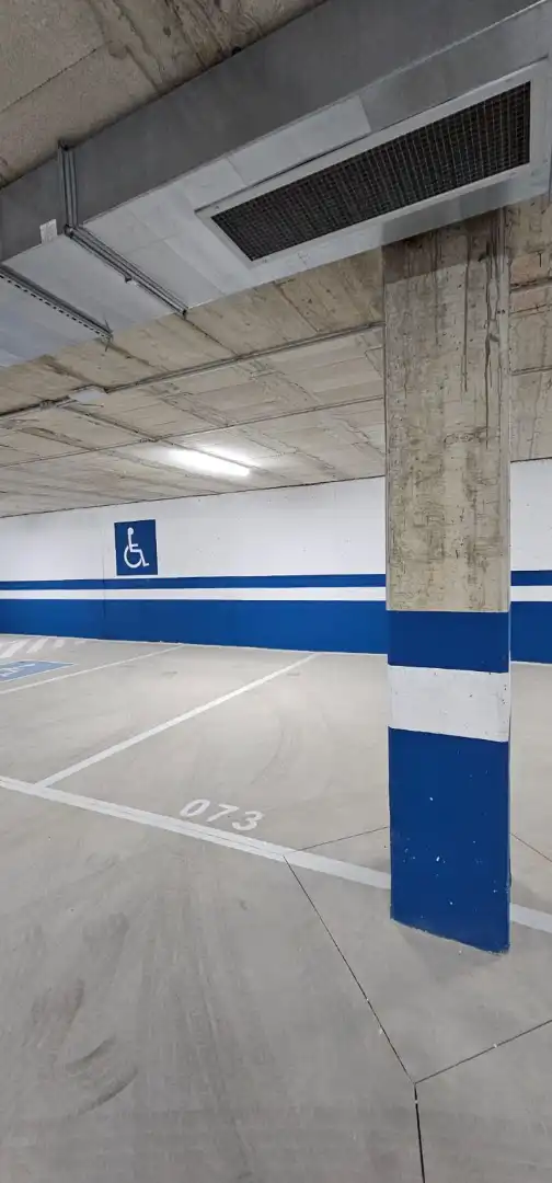 Parking de Piso en venta en Sevilla con Aire acondicionado, Jardín privado y Trastero