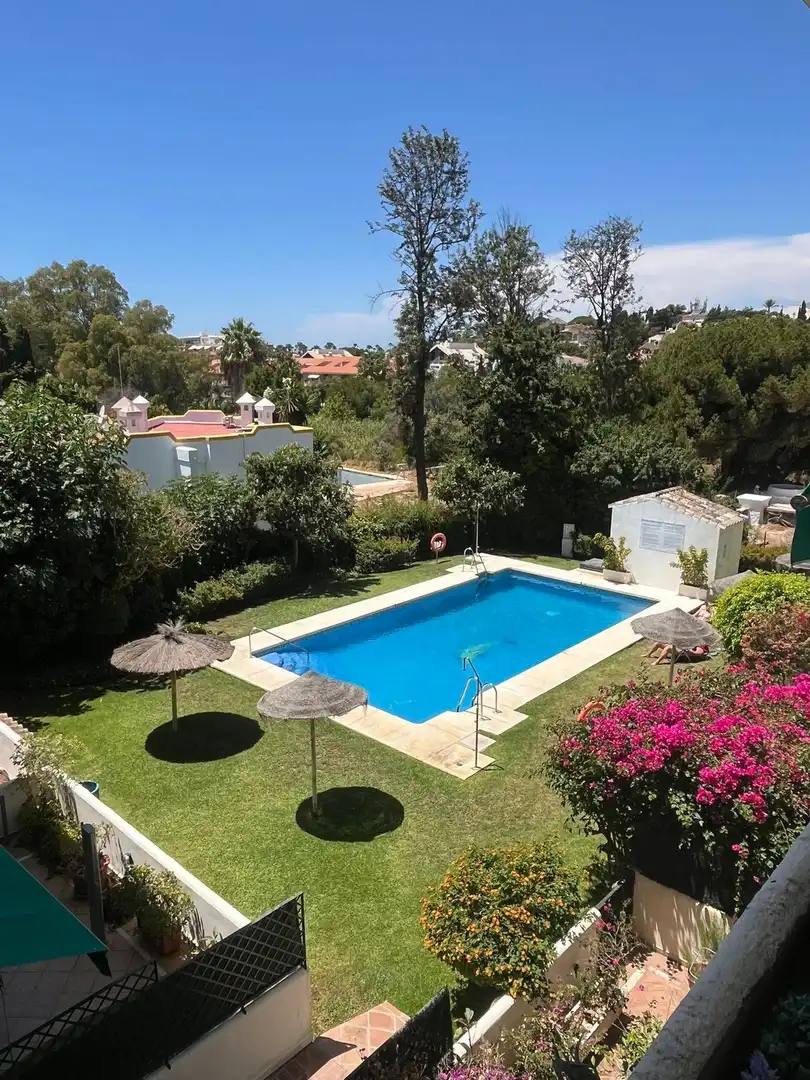 Piscina de Apartament en venda en Marbella amb Aire condicionat, Terrassa i Piscina comunitària