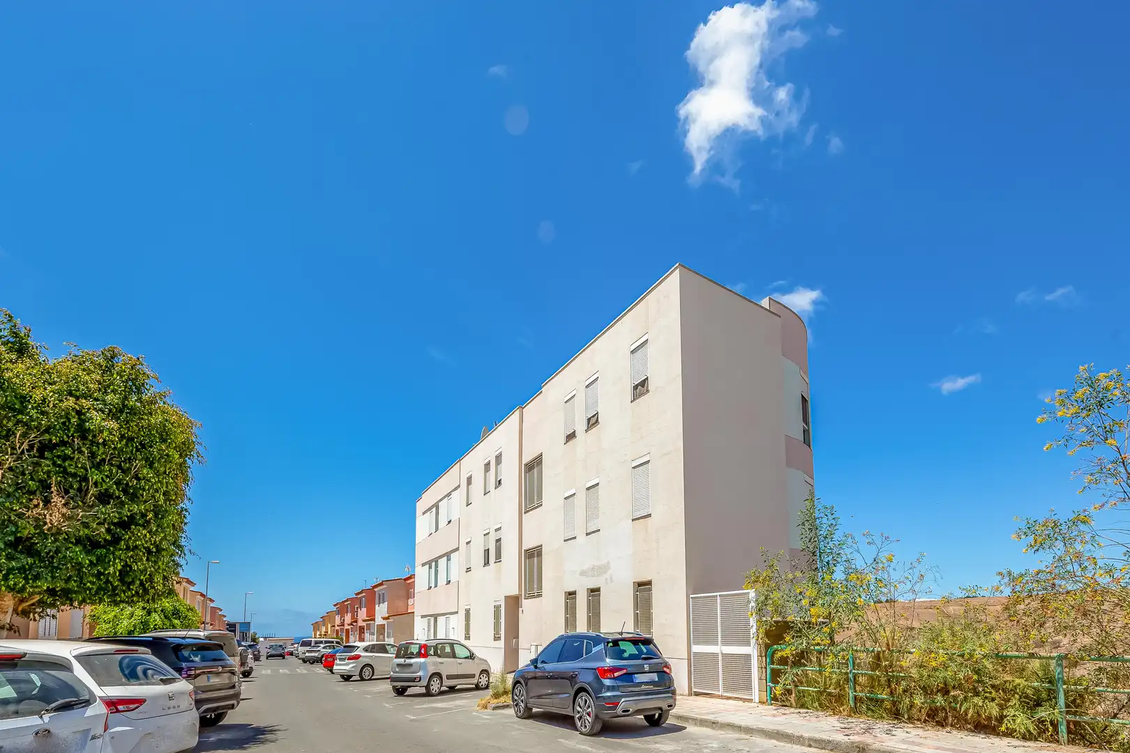 Vista exterior de Pis en venda en San Bartolomé de Tirajana amb Aire condicionat, Terrassa i Balcó