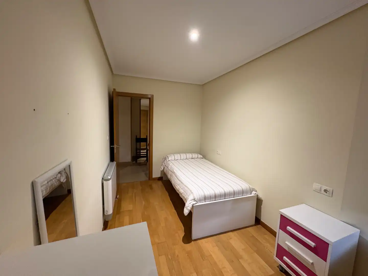 Habitación de Piso de alquiler en Ferrol con Calefacción, Parquet y Amueblado