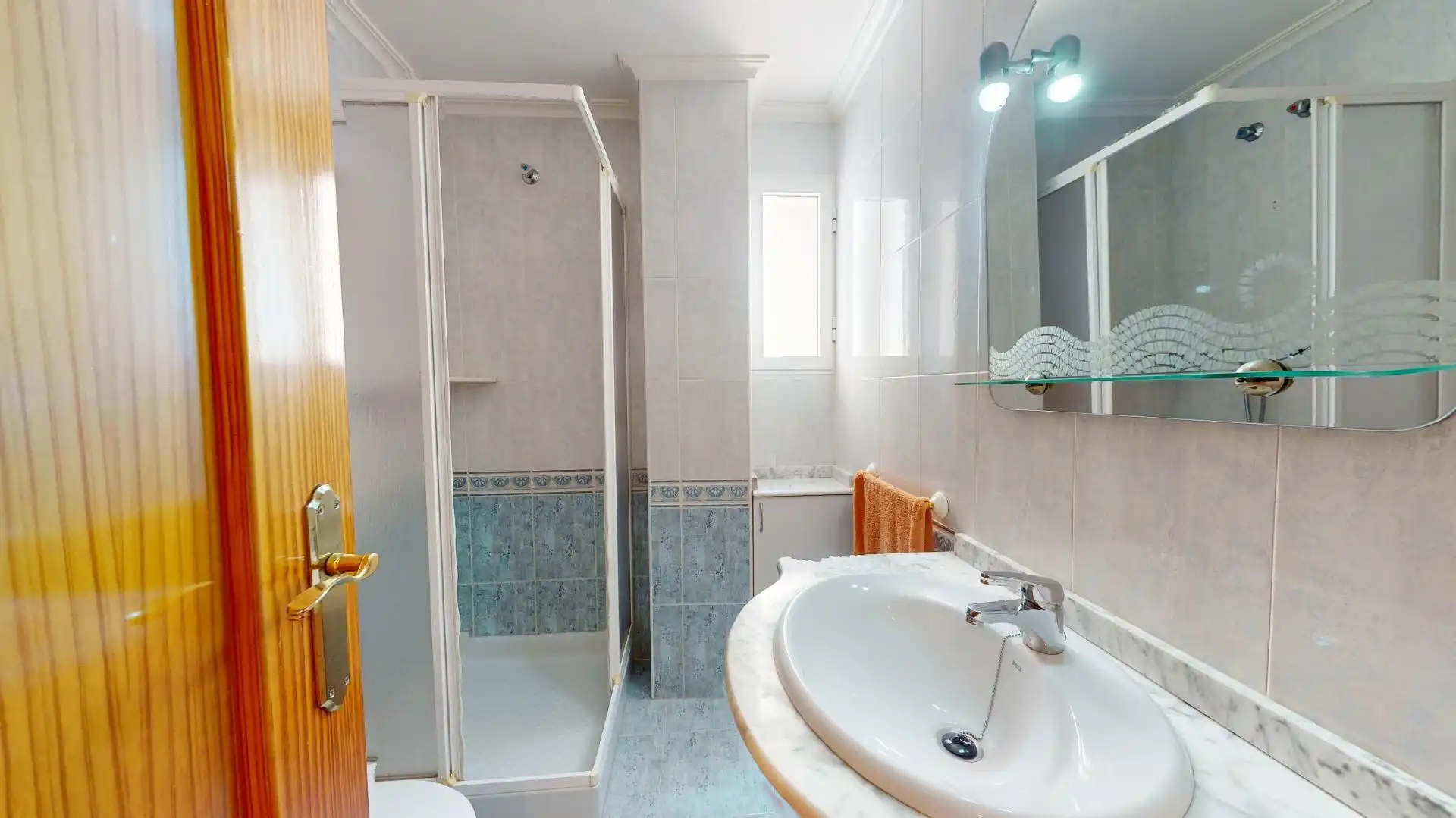 Bathroom of Flat for sale in Elche / Elx  with Air Conditioner and Heating